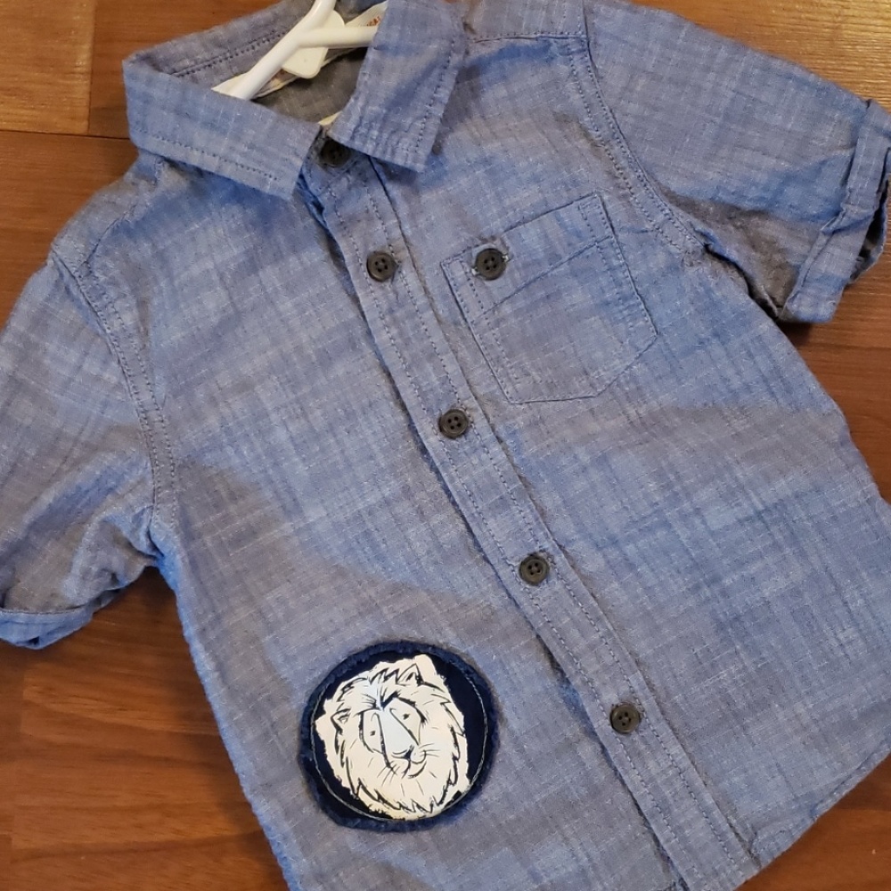 🌻 Button down Lion 3T shirt